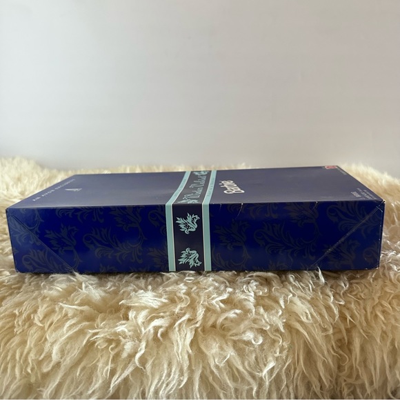 Vintage New in Box Winter Velvet Barbie Doll - Picture 10 of 13